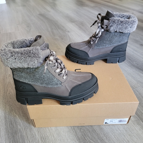 UGG Ashton Addie Tipped Waterproof Boot - Picture 3 of 10